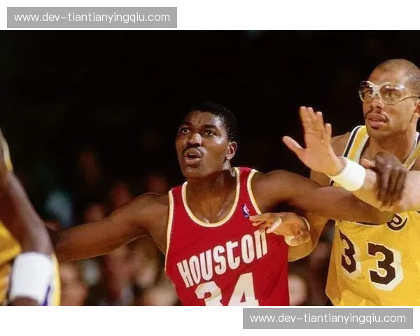 梦幻对决：奥拉朱旺与贾巴，内线巨擘的巅峰对话